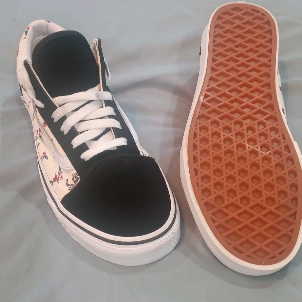 NWoT Van's Black Floral print